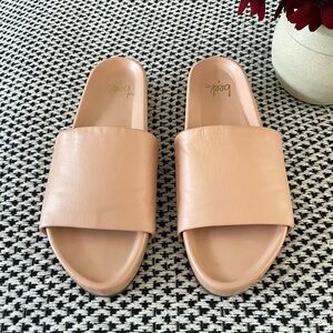 NOT Available Pelican Slide Sandals Size‎ 9 Leather Blush Platform